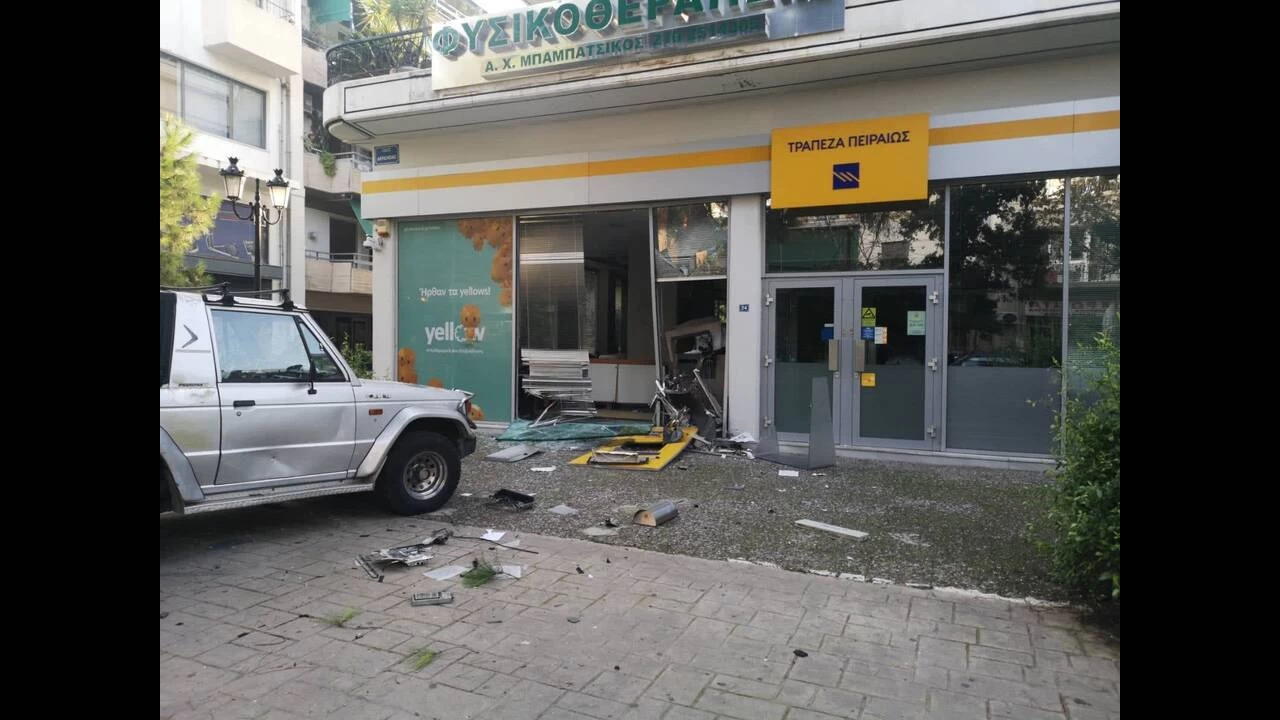 Εισβολή με αυτοκίνητο και ανατίναξη ATM στη Νέα Χαλκηδόνα